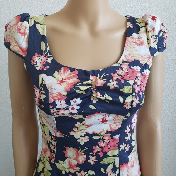 Fit and Flared Floral Summer Dress - Picture 3 of 10